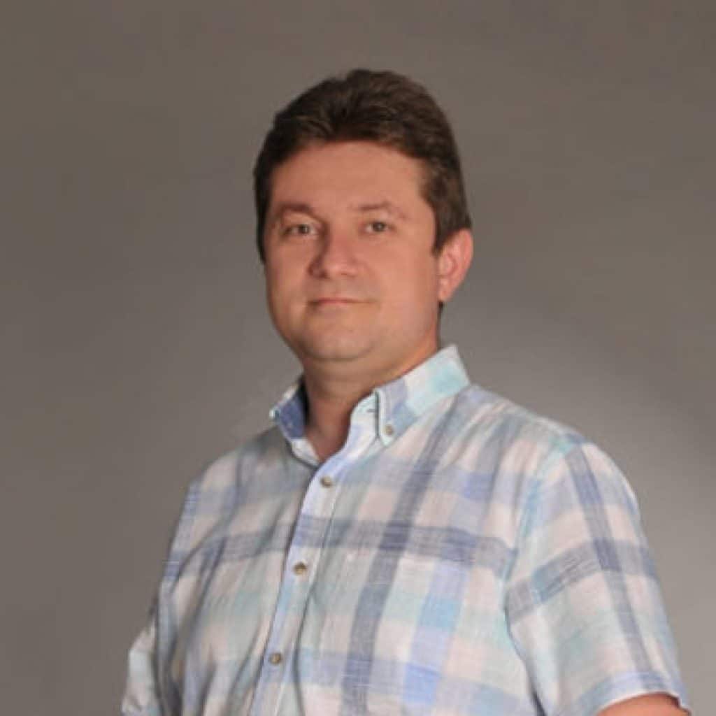 george-musat-profesor-design-3d-pentru-copii-cursuri-in-ploiesti-1200x1200