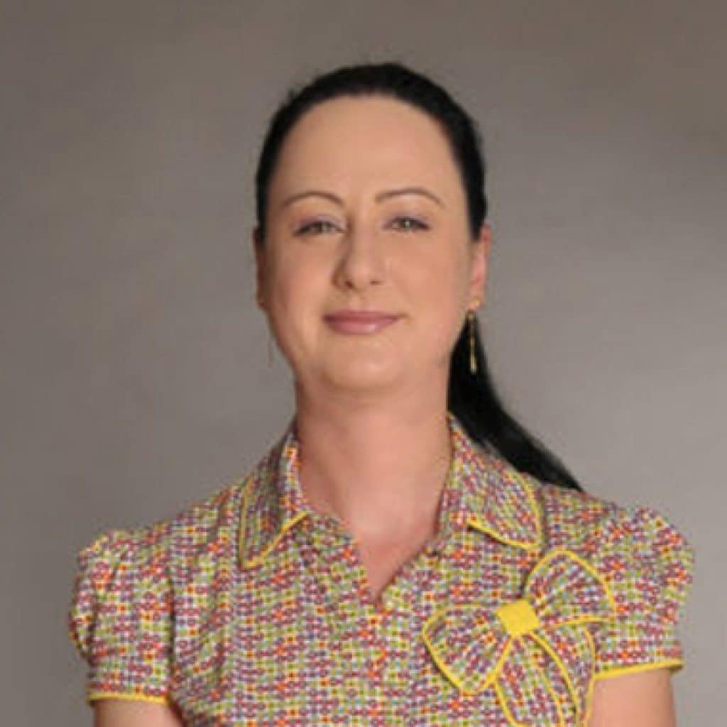 violeta-musat-profecor-asisten-design-3d-pentru-copii-ploiesti-programare-robotica-1200x1200
